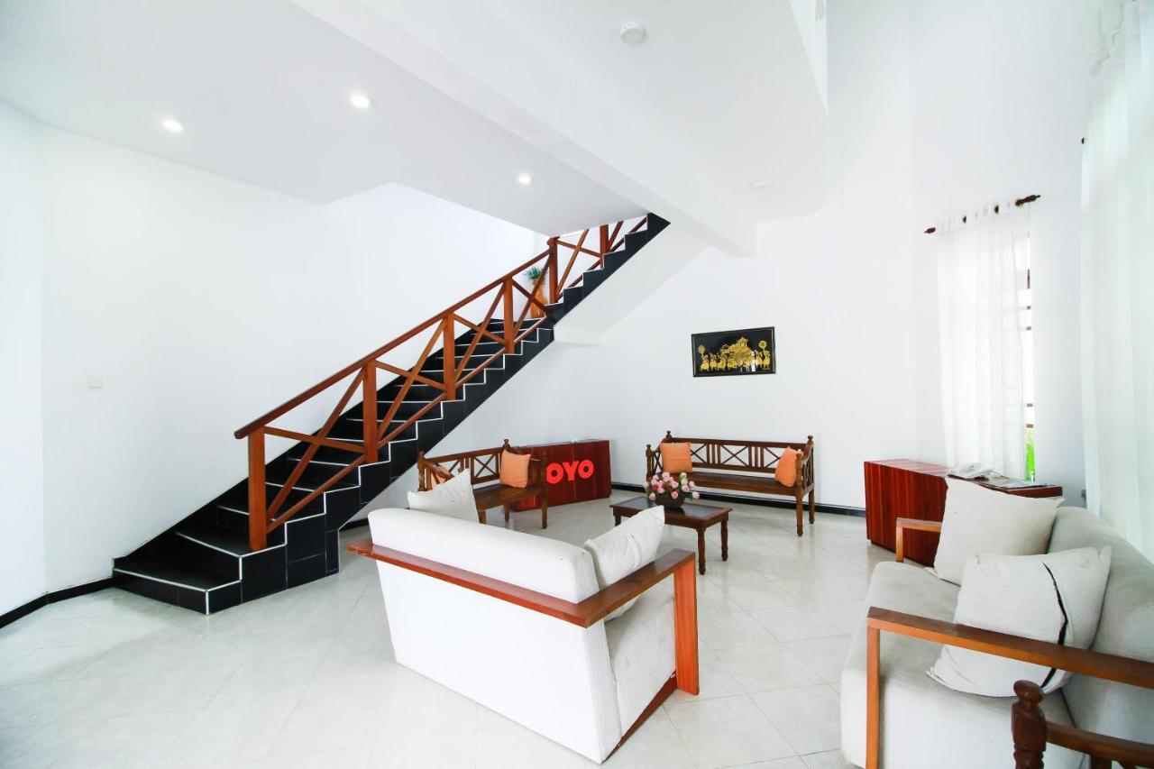 Hotel By The C Uswetakeiyawa Kültér fotó